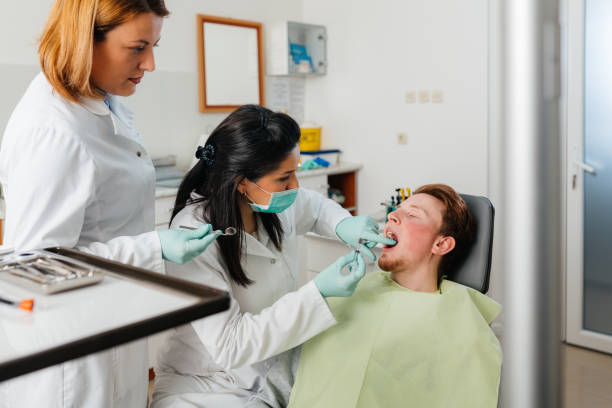 Best Emergency Tooth Extraction in De Queen, AR